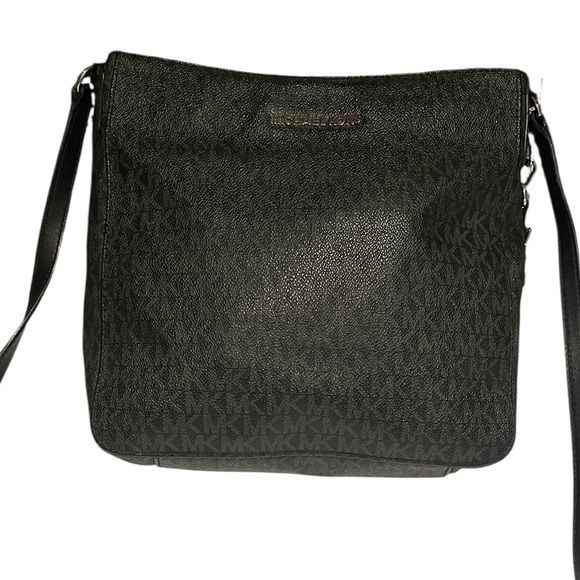 Michael Kors jet set messenger travel bag crossbody or shoulder bag MK logo - Picture 1 of 12